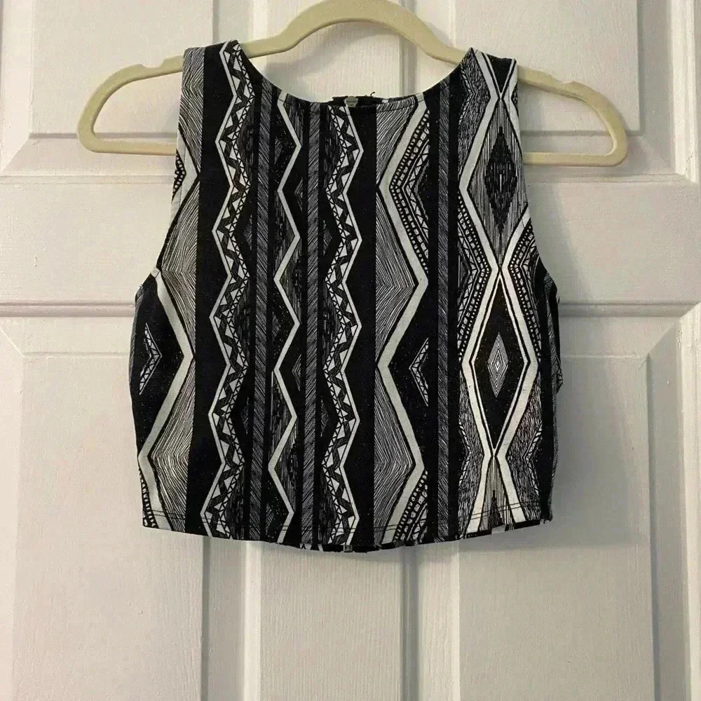 Silence Noise High Neck Cut Out Back Print Crop Top Zipper Back Size S
